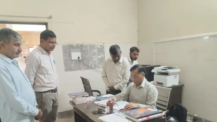 हाथरस में सीएमओ का निर्देश, कम वजन वाले नवजात जल्द डिस्चार्ज न हों