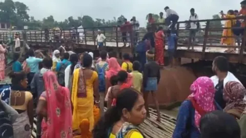 Vaishali Boat Tragedy: Raghopur Officer Removed After 13 Children Die