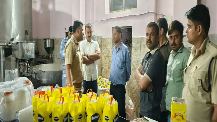 ग्वालियर में घी कारखाने पर छापा, मिलावट की आशंका में फैक्ट्री सील