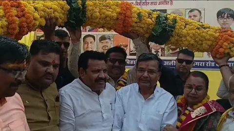 UP Minister Jaiveer Singh Offers Prayers at Newly Built Hathras Temple