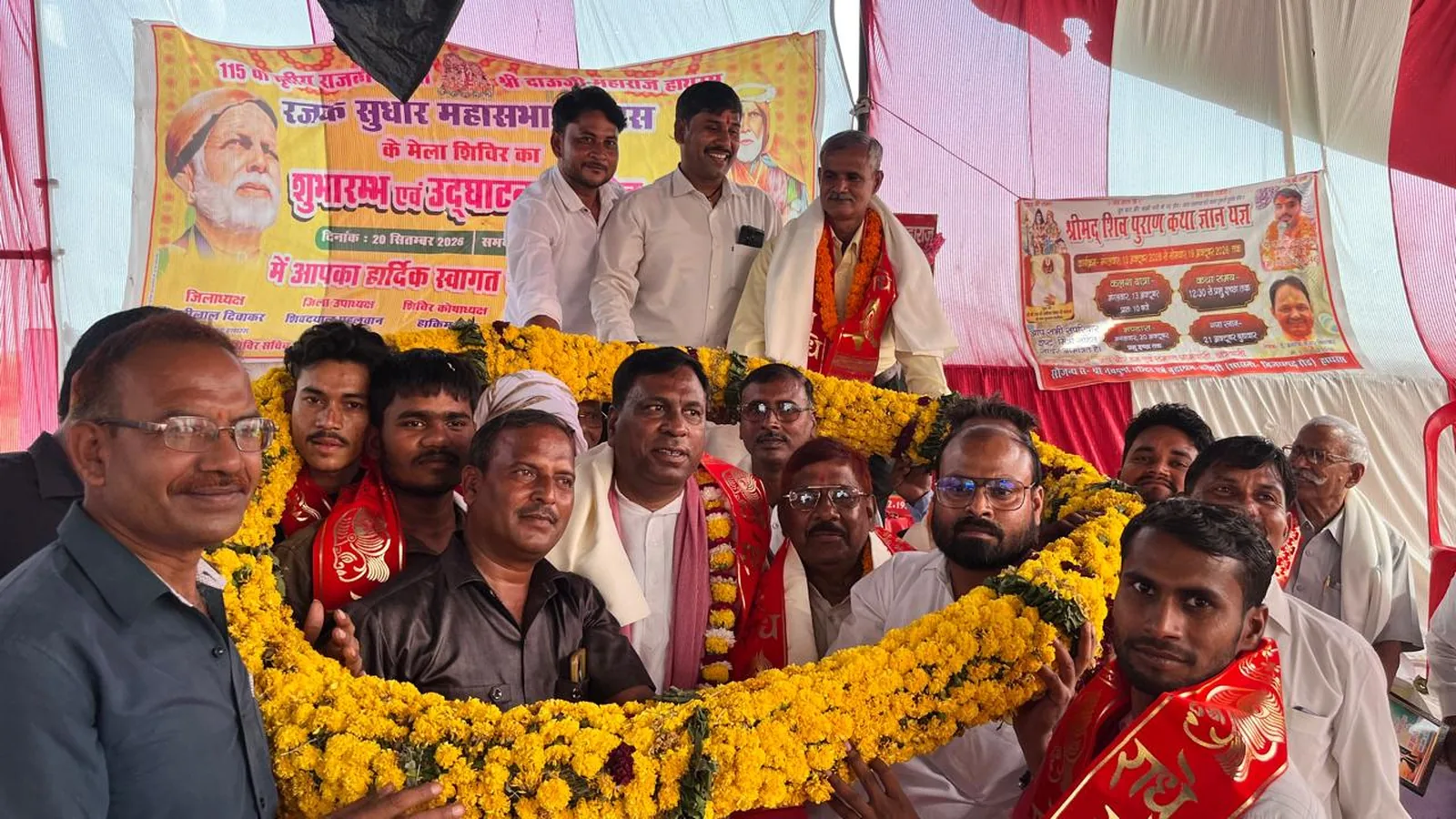 Rajak Samaj Camp Concludes In Hathras, SP Candidate Ramnarayan Kake Honoured