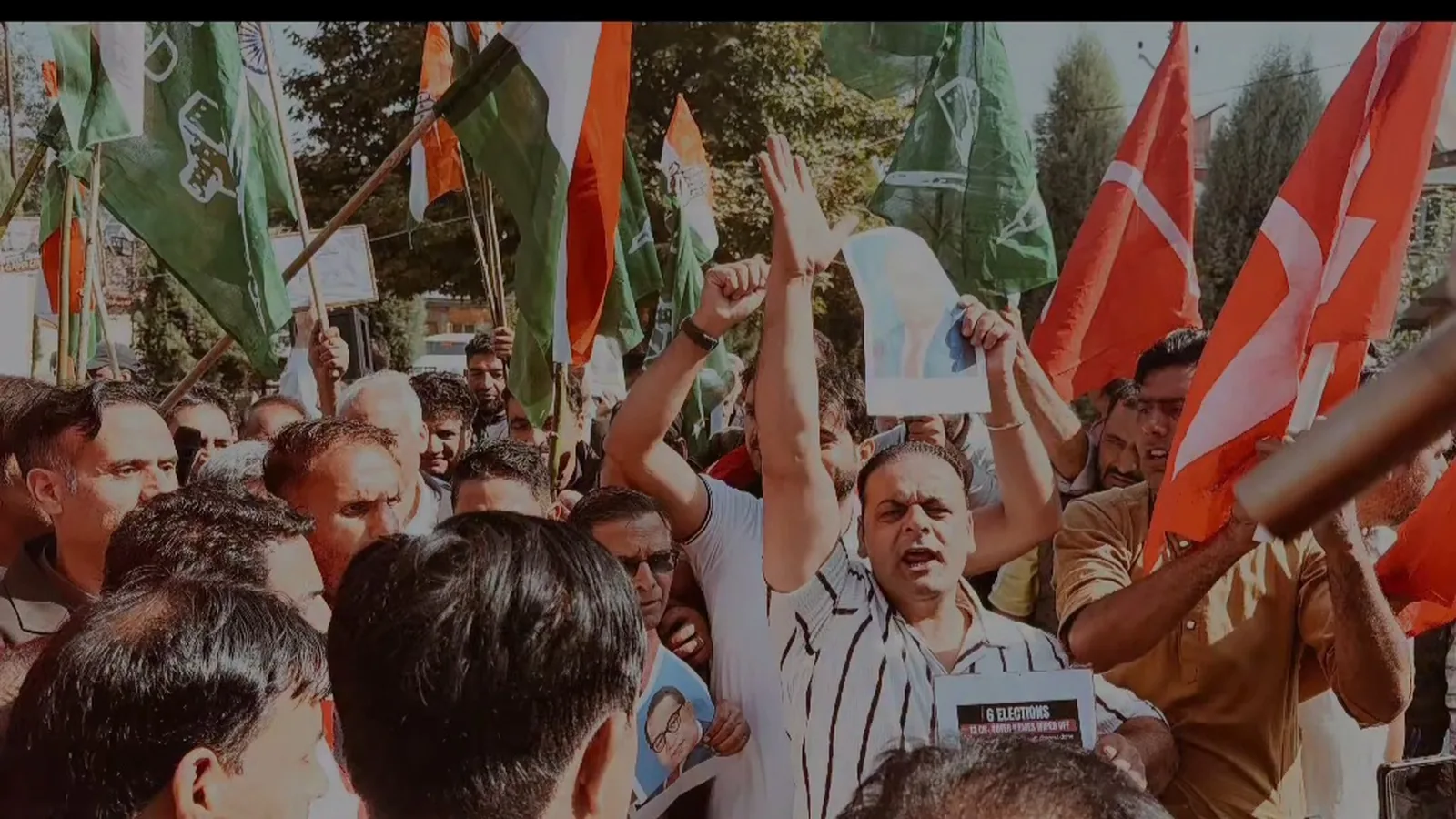 अनंतनाग में इंडिया ब्लॉक का प्रदर्शन, मुख्य चुनाव आयुक्त के इस्तीफे की मांग