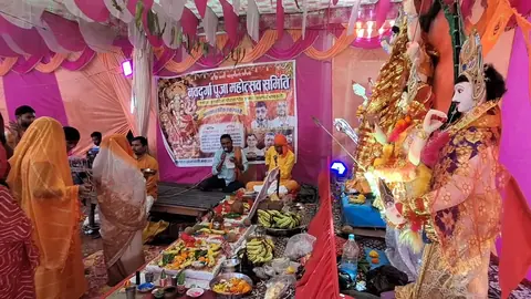 Maa Kushmanda Worshipped at Shravasti Pandal on Fourth Navratri Day