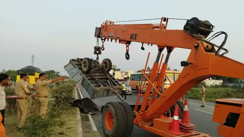 One Killed, Over Half A Dozen Injured As Tractor Carrying Devotees Crashes in Bulandshahr