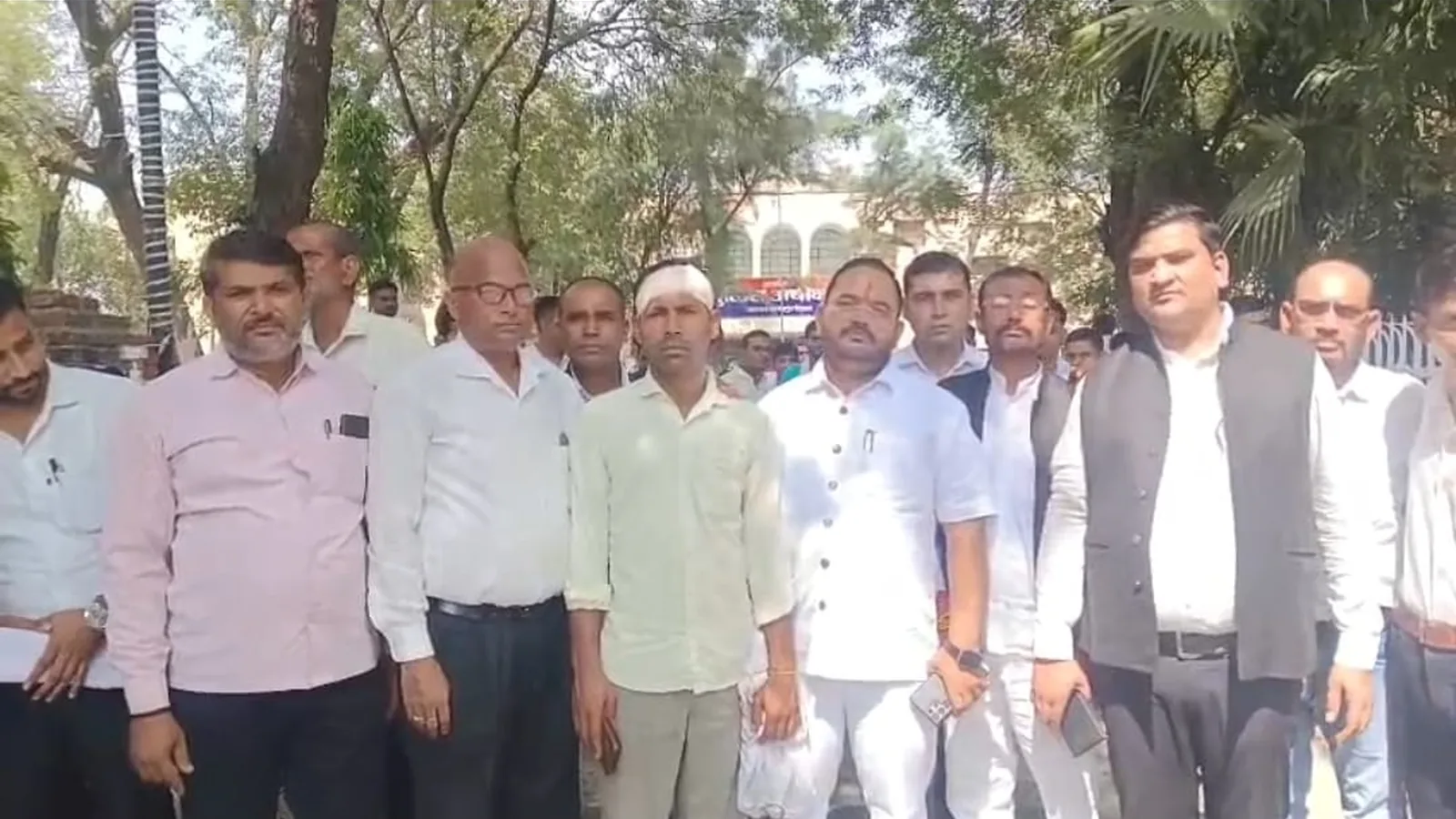 शिवली थाने में वकीलों पर केस, निष्पक्ष जांच की मांग लेकर एसपी पहुंचे