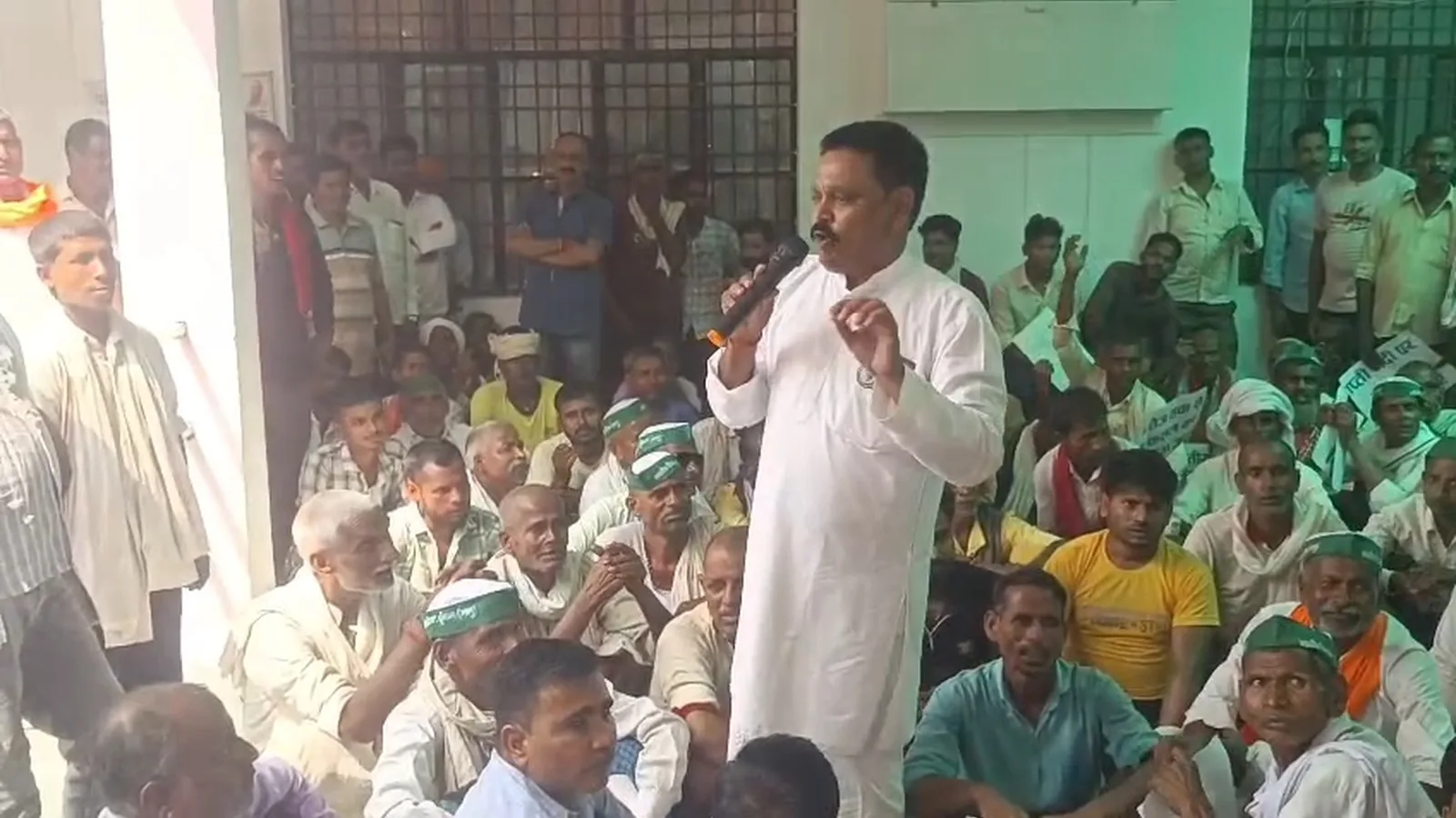 Kisan Union (Bhanu) Protests in Shravasti, Submits Memorandum Over 11 Demands