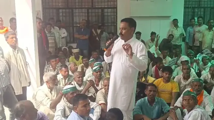 Kisan Union (Bhanu) Protests in Shravasti, Submits Memorandum Over 11 Demands