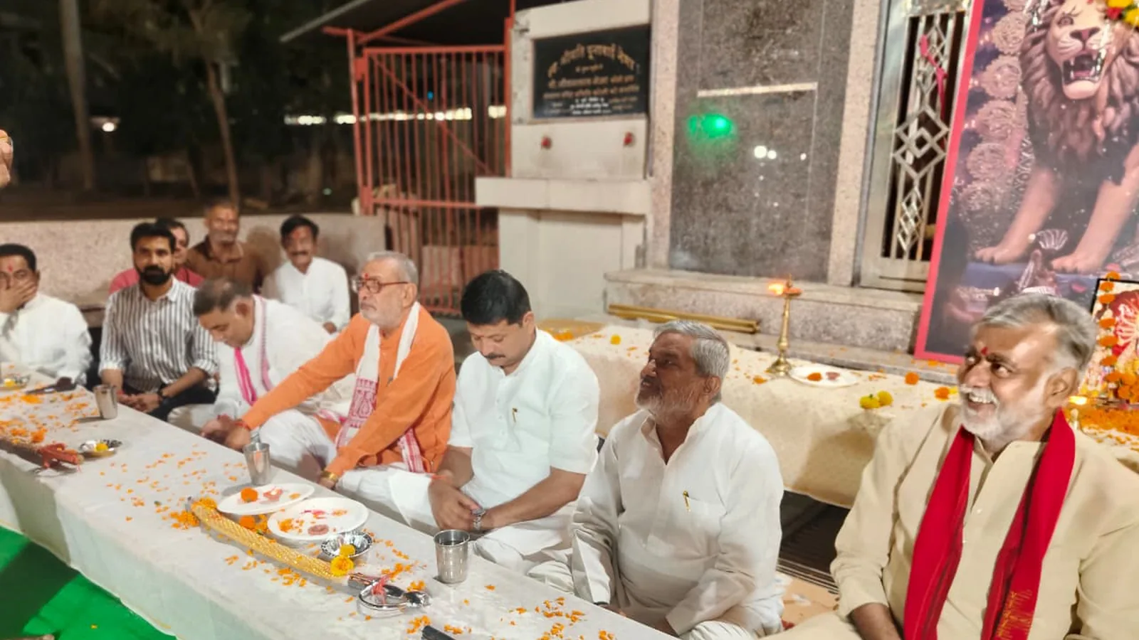 करेली में हुआ रावण दहन, मंत्री प्रहलाद पटेल और जालम सिंह पटेल पहुंचे