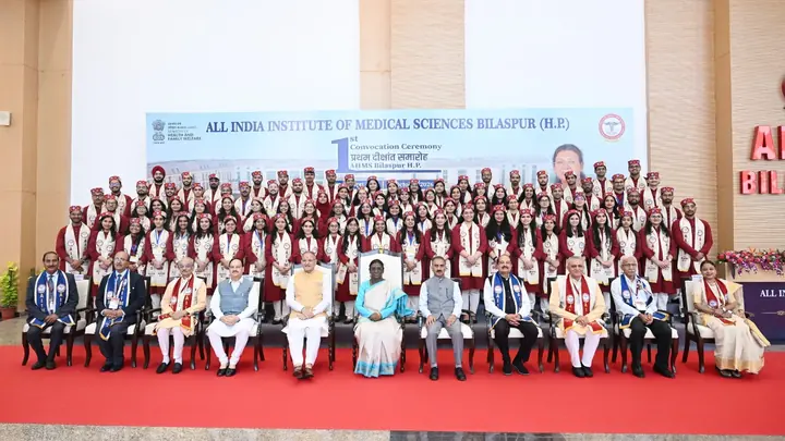 राष्ट्रपति मुर्मु ने एम्स से सस्ती, सुलभ स्वास्थ्य सेवाएं विकसित करने को कहा