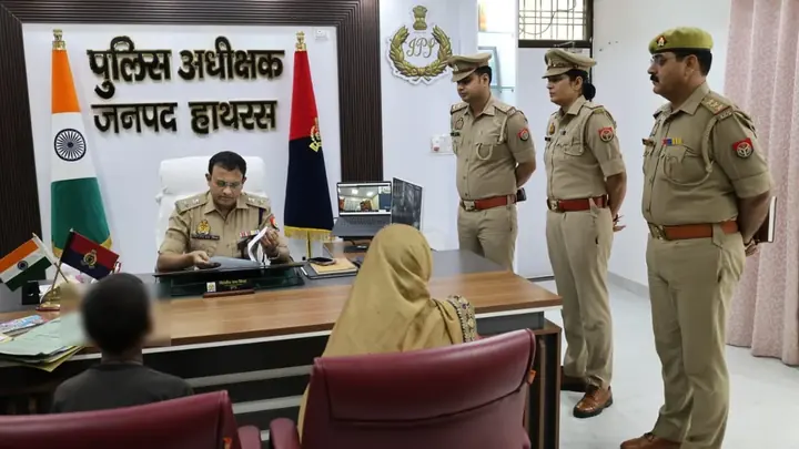 Hathras SP Chiranjeev Nath Sinha Directs Time-Bound Action On Public Complaints