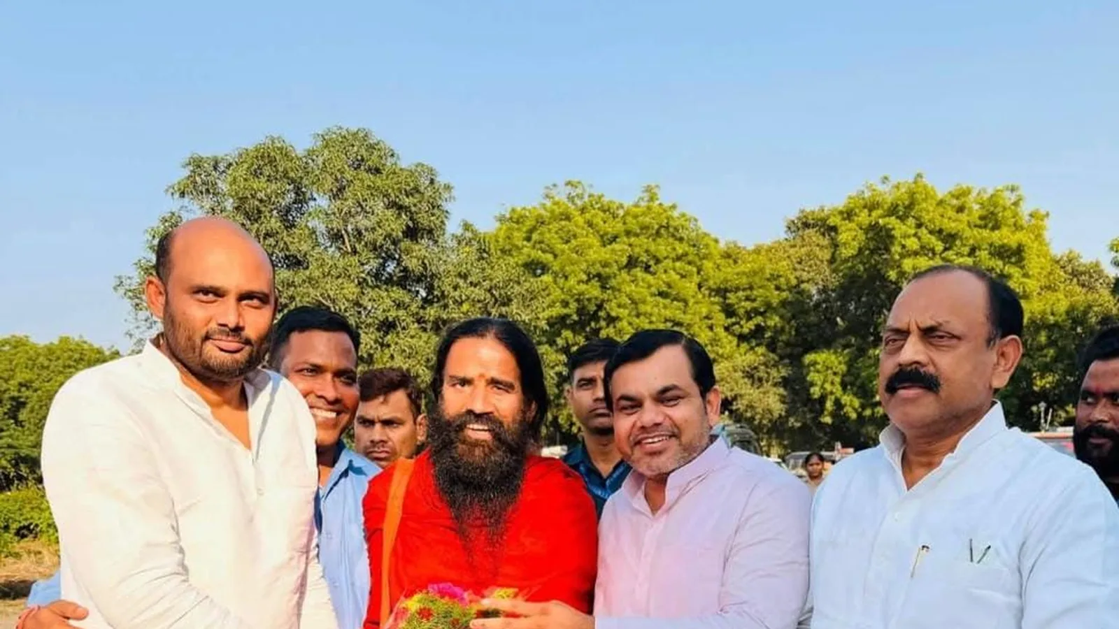 संभल में आर्य महासम्मेलन खत्म, रामदेव ने अंधविश्वास से दूर रहने को कहा