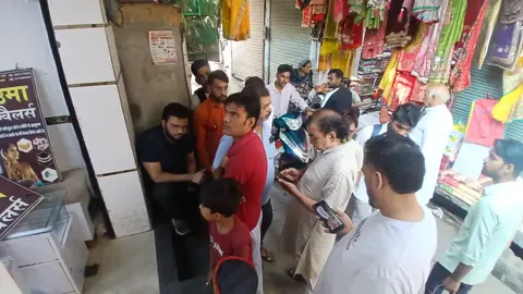 शामली में छत फाड़कर ज्वेलर्स की दुकान से सोना-चांदी चोरी