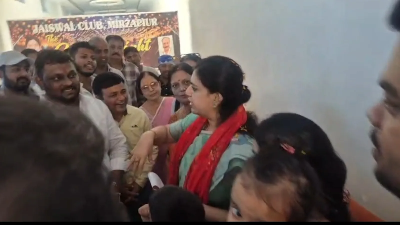मिर्जापुर में पूर्व आईएएस दिव्या मित्तल की सक्रियता बढ़ी, डांडिया कार्यक्रम का निमंत्रण