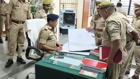ASP Arvind Kumar Verma Inspects Kurara Police Station, Reviews CCTV, Records