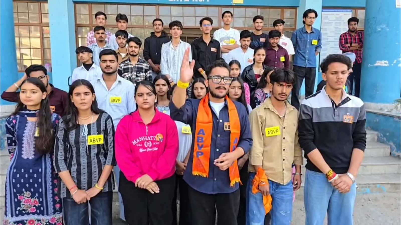 बिलासपुर कॉलेज में बंदरों, शिक्षकों की कमी और गंदगी पर एबीवीपी का धरना