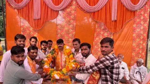 जन आशीर्वाद कार्यक्रम में राजेश शुक्ला का जोरदार स्वागत, समर्थन का दावा