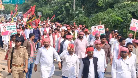 श्रावस्ती में SIR के विरोध में सपा का पैदल मार्च, चुनाव आयुक्त का पुतला फूंका