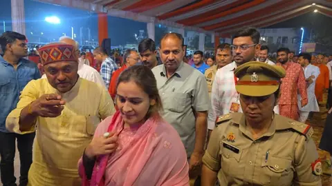 Aparna Yadav Gives Wedding Aid Cheques, Sarees To Nine Destitute Girls In Amethi