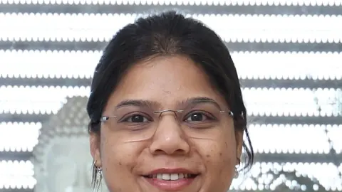 कैंसर इलाज और जागरूकता में योगदान पर डॉ. गुंजन को ग्वालियर आइकॉन अवार्ड