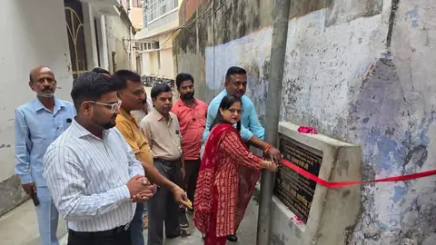 Lata Varshney Inaugurates Two Interlocking Roads in Chandausi’s Ward-17