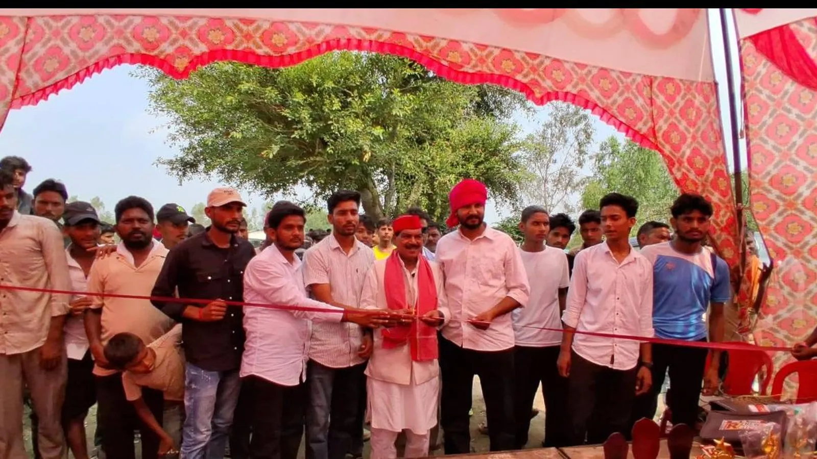 बिसौली में चुनाव आयोग पर धांधली का आरोप, ग्रामीणों का पैदल मार्च