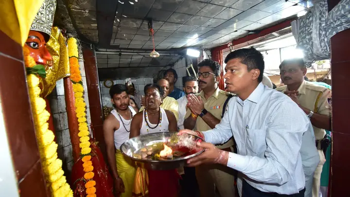 Ujjain Collector, SP Offer Liquor During Traditional Maha Ashtami Worship