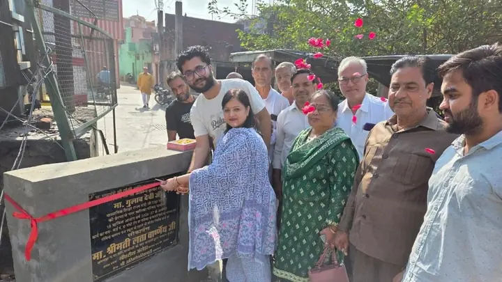 Lata Varshney Inaugurates Drain Repair, Cement Road Works in Chandausi