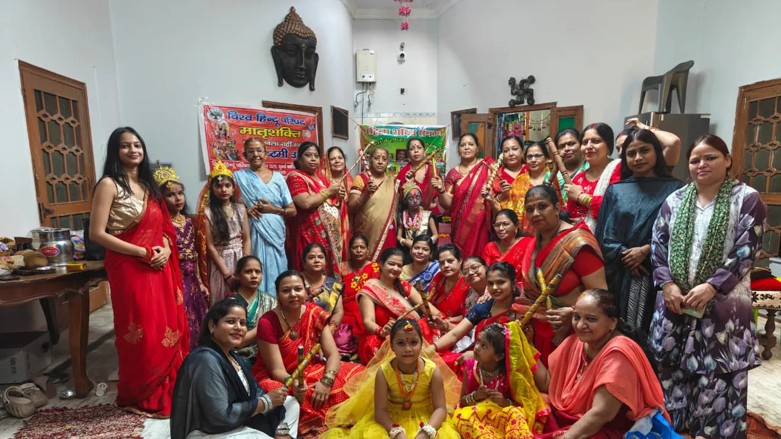 संभल में धूमधाम से मनी दुर्गा अष्टमी, शस्त्र और कन्या पूजन हुआ