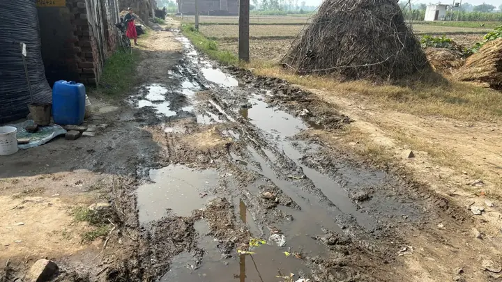 Manakpur Villagers Allege Garbage-Heaped Roads, Waterlogging Amid Civic Neglect