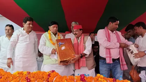 SP Leader Ramji Lal Suman Gets Grand Welcome at Badaun Office