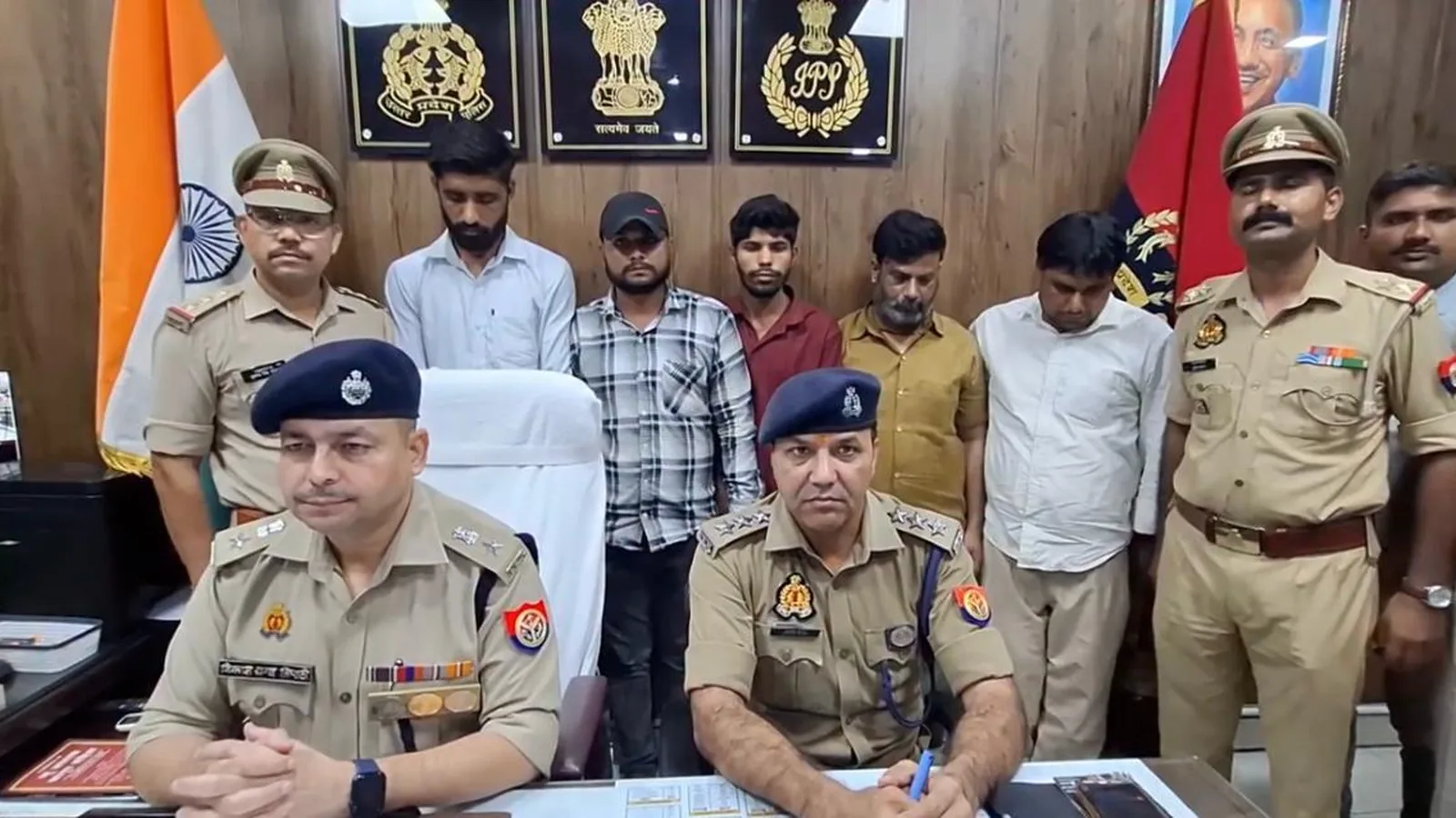 पेट्रोल पंपों से साइबर फ्रॉड की रकम खपाने के आरोप में 5 गिरफ्तार