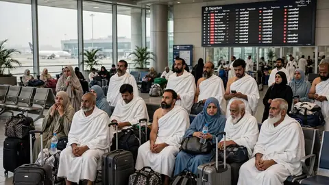 Flight Cancellations Delay Return of Nearly 4,000 Indian Umrah Travellers