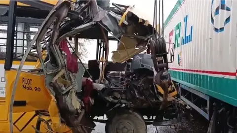 15 Injured as School Bus Collides Head-On With Container in Hathras