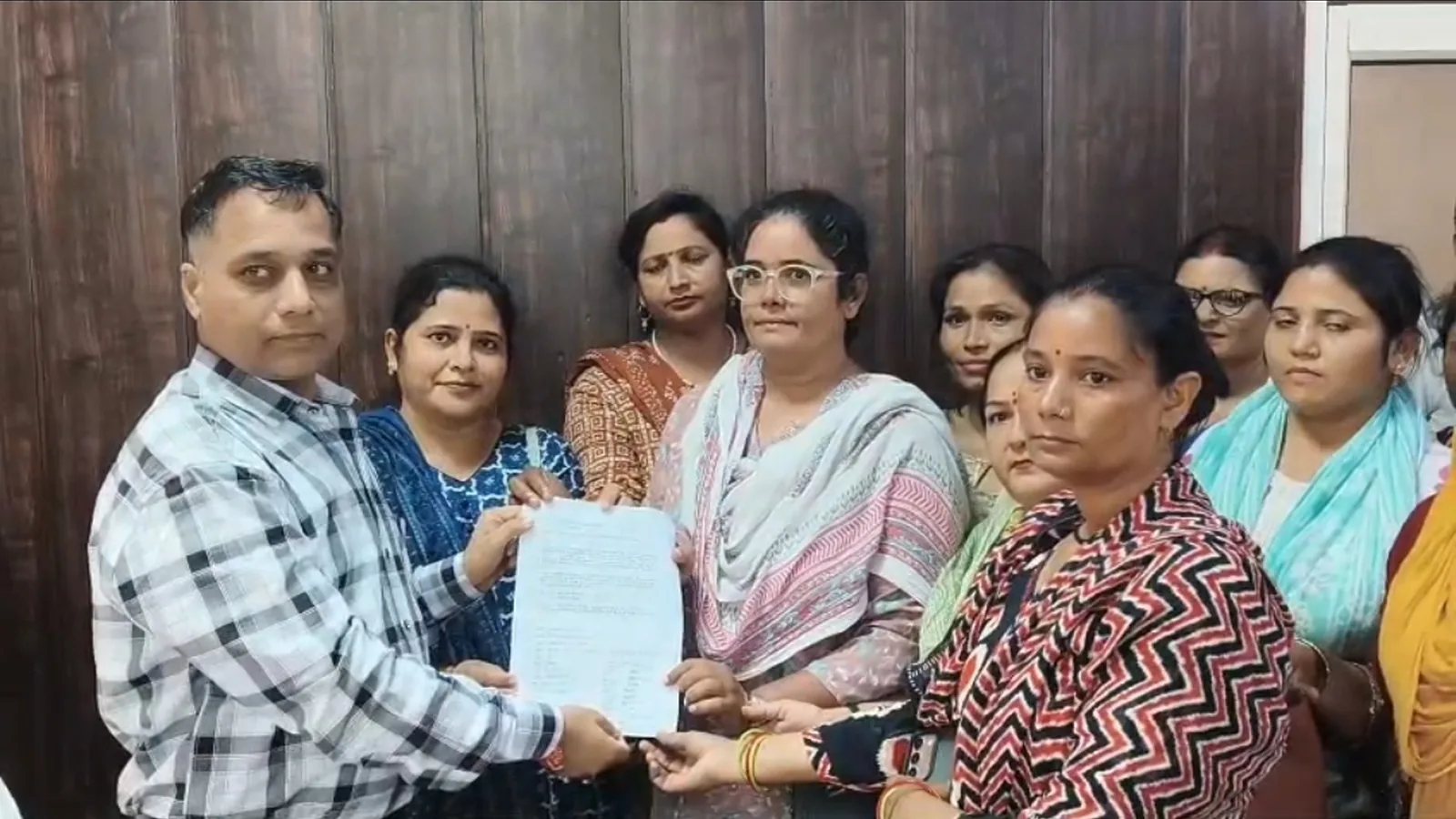 Hathras Contractual ANM Staff Demand Equal Pay, Submit Memo To CMO
