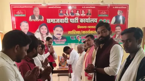 Samajwadi Party Observes Kanshi Ram’s Parinirvana Day in Shravasti