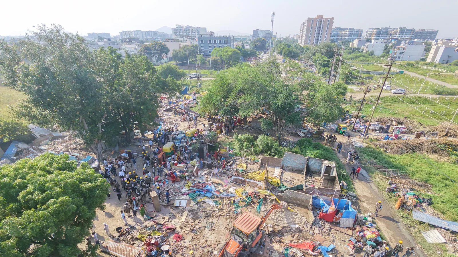 इंदौर में अटकी आरई-2 सड़क के 300 बाधक निर्माण हटाने की कार्रवाई शुरू