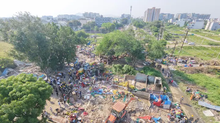 इंदौर में अटकी आरई-2 सड़क के 300 बाधक निर्माण हटाने की कार्रवाई शुरू