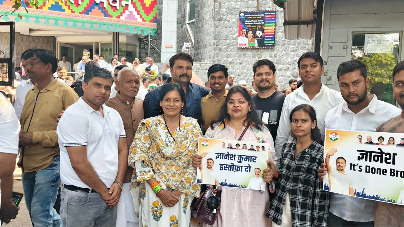 वोट चोरी के आरोपों पर हाथरस के सैकड़ों कांग्रेस कार्यकर्ताओं का दिल्ली मार्च