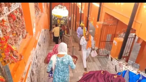 अमेठी में मां सिद्धिदात्री के दर्शन को मंदिरों में उमड़ा भक्तों का सैलाब