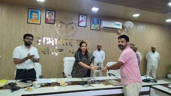 श्रावस्ती में ग्राम पंचायतों में रोजाना एक रुपये स्वच्छता शुल्क लगाने का फैसला