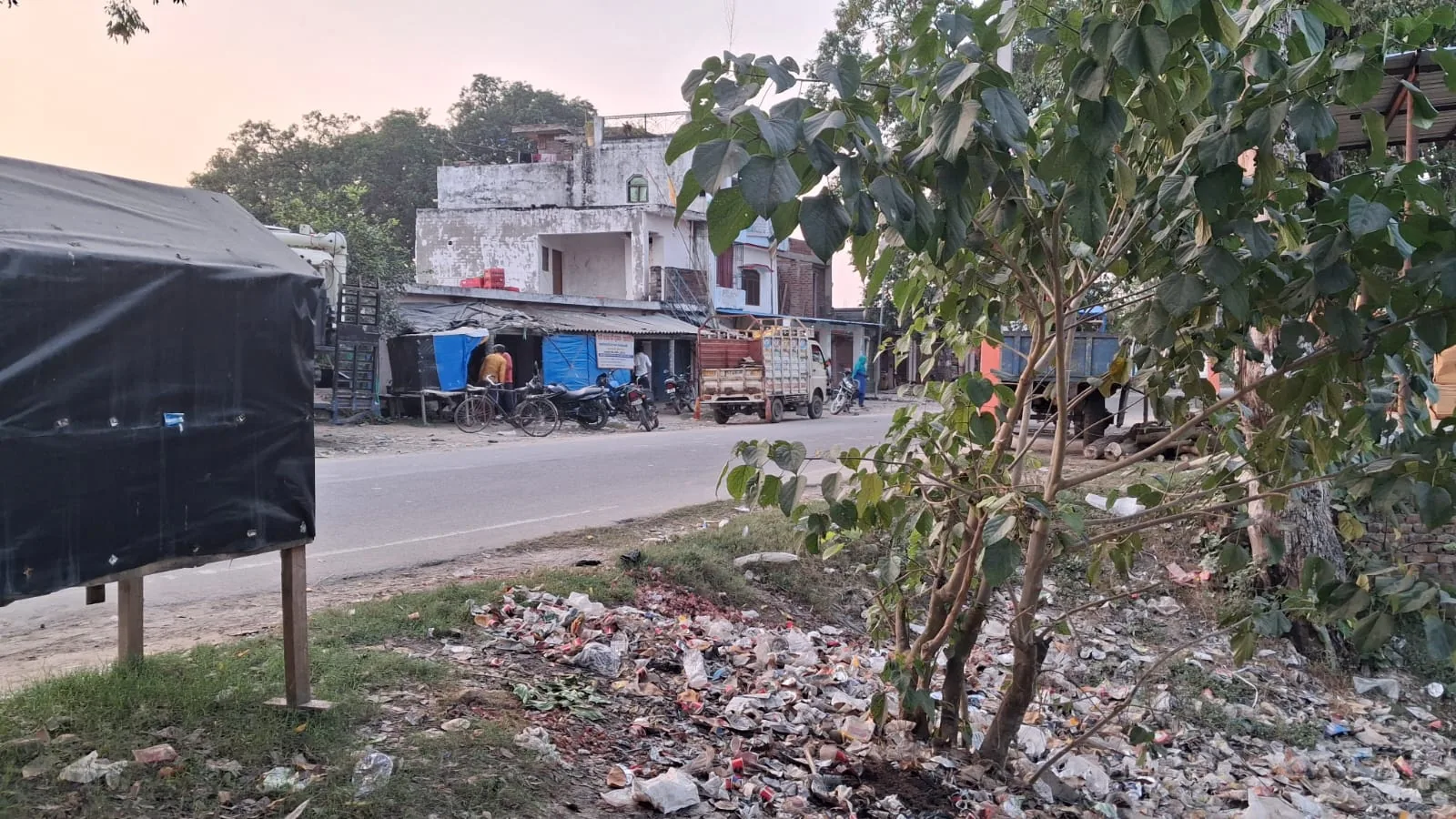श्रावस्ती की अमवा पंचायत में सफाई व्यवस्था बदहाल, ग्रामीणों ने उठाए सवाल