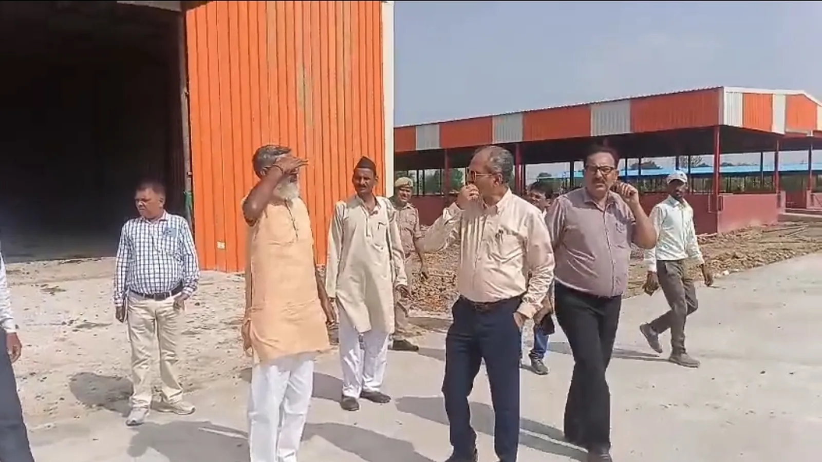 सासनी में गौ आश्रय स्थल का निरीक्षण, गुणवत्ता पर सीडीओ सख्त