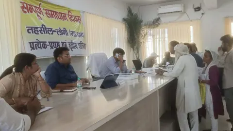 गाजियाबाद की तीन तहसीलों में 207 शिकायतें, 21 का मौके पर निस्तारण