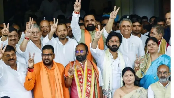8 सीटों पर नामांकन का आखिरी दिन, महागठबंधन में उम्मीदवारों पर रार
