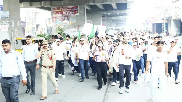 Hapur Mental Health Rally Draws 550 Students, 50 Staff Members