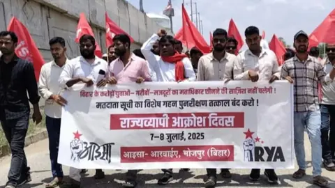 पटना में एसआईआर के खिलाफ एआईएसए-आरवाईए प्रदर्शन, पुलिस से झड़प