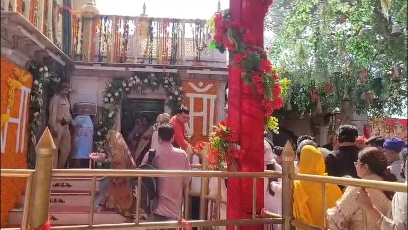 श्री नैनादेवी मंदिर में नवरात्र के दौरान पहुंचे एक लाख श्रद्धालु