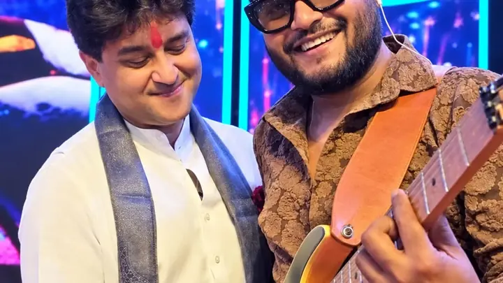 अशोकनगर में युवाओं संग थिरके ज्योतिरादित्य सिंधिया, वीडियो वायरल