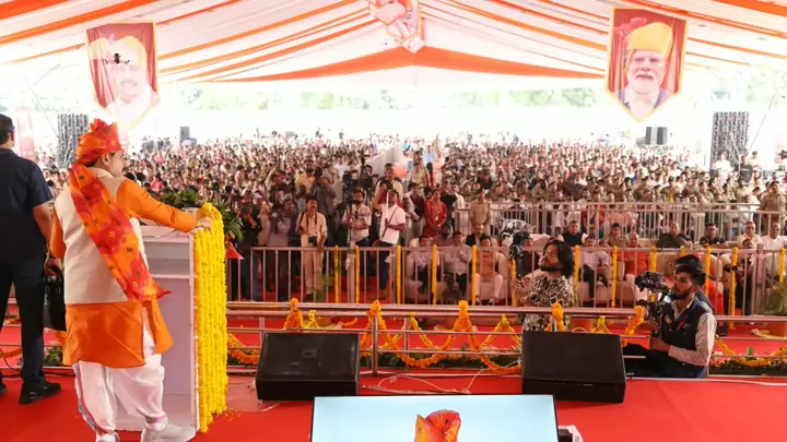 इंदौर पुलिस लाइन में मुख्यमंत्री मोहन यादव ने शस्त्र पूजन किया