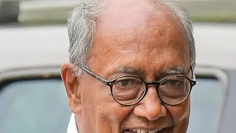 दिग्विजय सिंह बोले, कमलनाथ-सिंधिया के ‘अहंकार’ टकराव से गिरी कमलनाथ सरकार